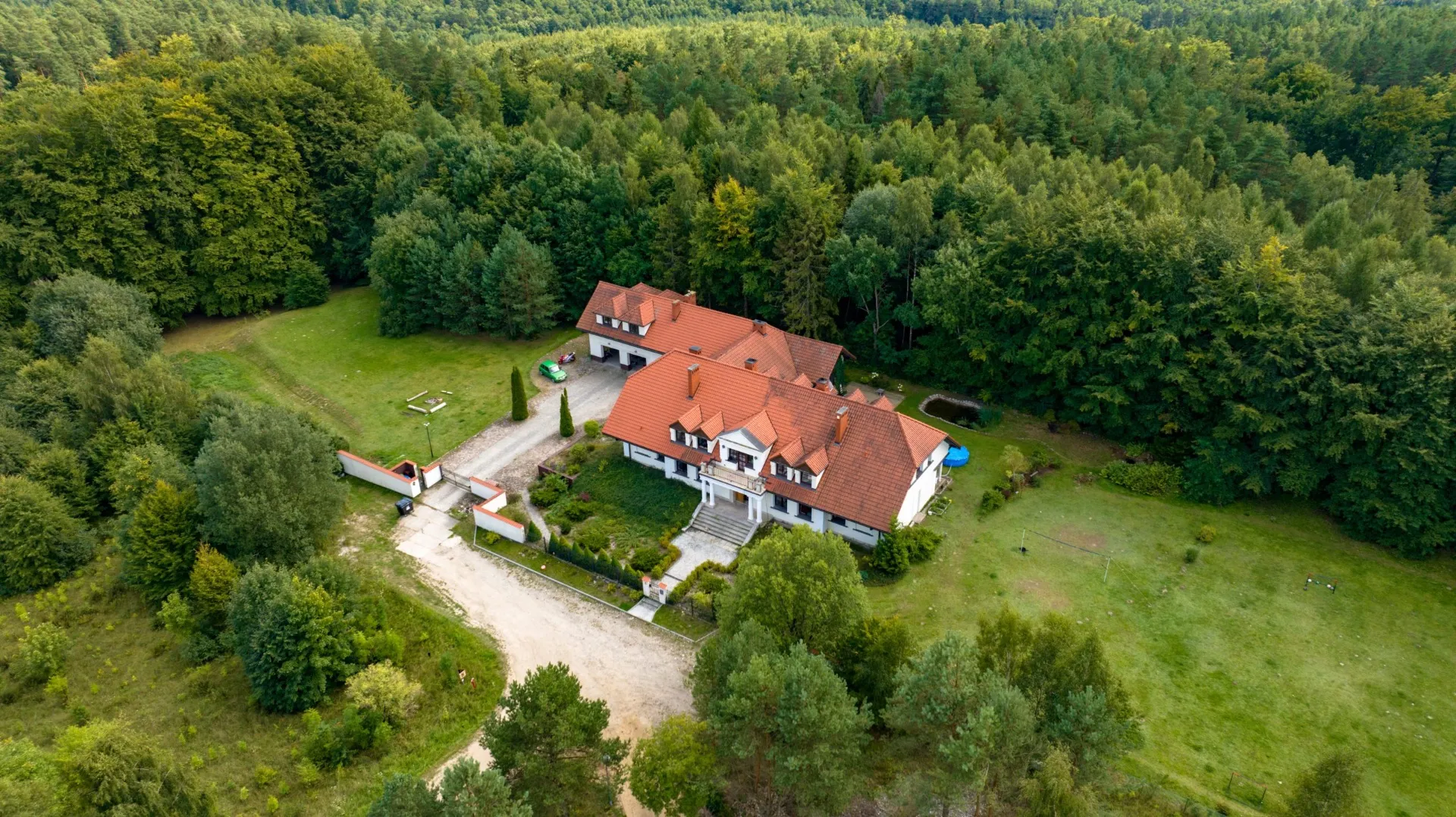Ośrodek MyWay - widok z drona na budynek główny